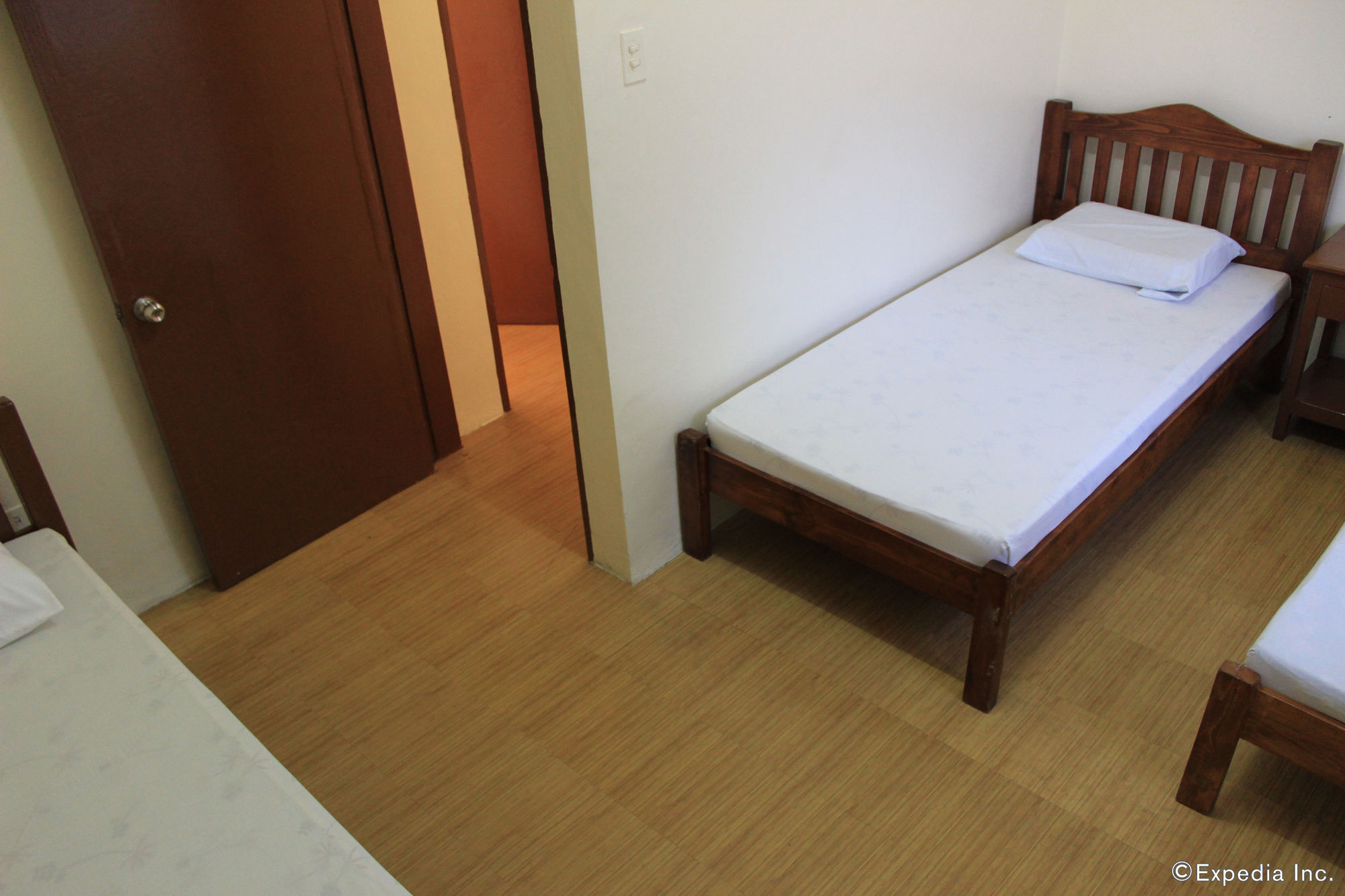 Coron Town Traveller'S Dormitory Bagian luar foto
